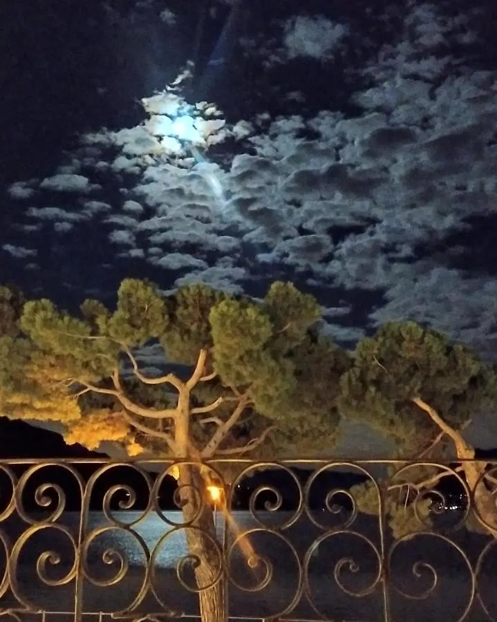 Casa D'Epoca Fronte Lago A Domaso Lago Di Como